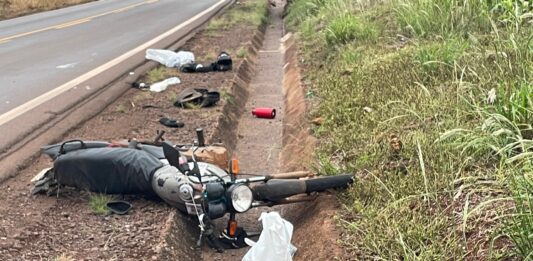 Colisão traseira deixa motociclista ferido na PR 495 em Missal