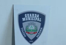 Homem é detido por populares após tentativa de roubo de celular com faca em Toledo