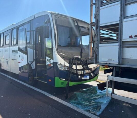Ônibus da Saúde com pacientes que seguiam para Toledo e Cascavel se envolve em acidente na BR-163