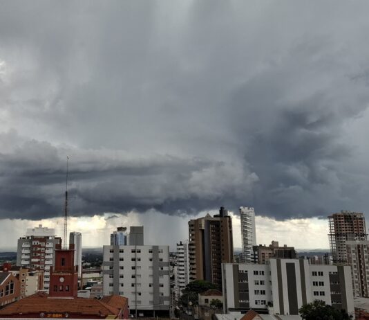 Paraná sai da onda de frio e entra em alerta para tempestades; 289 cidades estão na lista