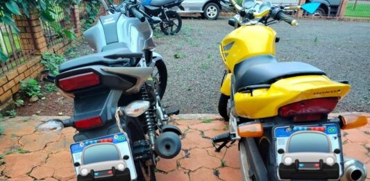 Motociclistas são notificados pela Polícia Militar de Itaipulândia durante fiscalização