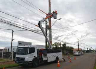 Mais de 11 mil casas estão sem luz no Paraná há quase 24 horas