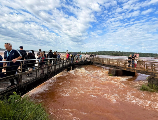 Lado argentino fecha acesso à Garganta do Diabo por causa da alta vazão do Rio Iguaçu