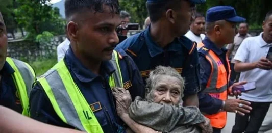 Avalanche de lama na fronteira do Nepal com o Tibete deixa 98 mortos e centenas de desaparecido