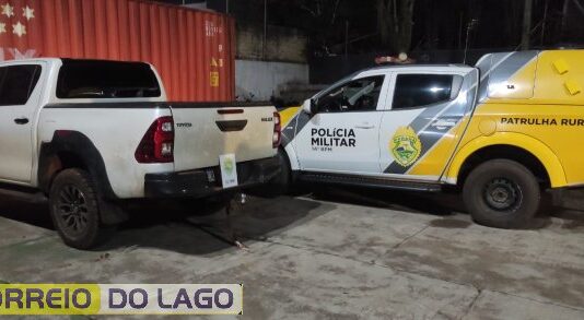 Hilux furtada é encontrada escondida em mata durante ação da PM em Medianeira