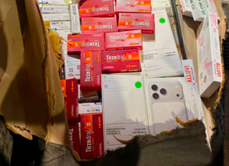 Fundo falso em carro escondia mil ampolas e celulares avaliados em R$ 500 mil