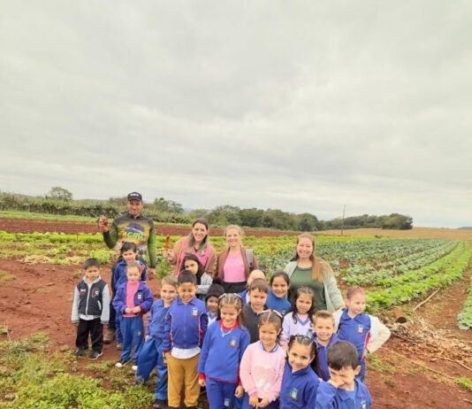 Pé na terra: alunos conhecem de perto a origem dos alimentos da merenda escolar