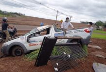 Picape Strada perde o controle e roda na PR-495, em Missal