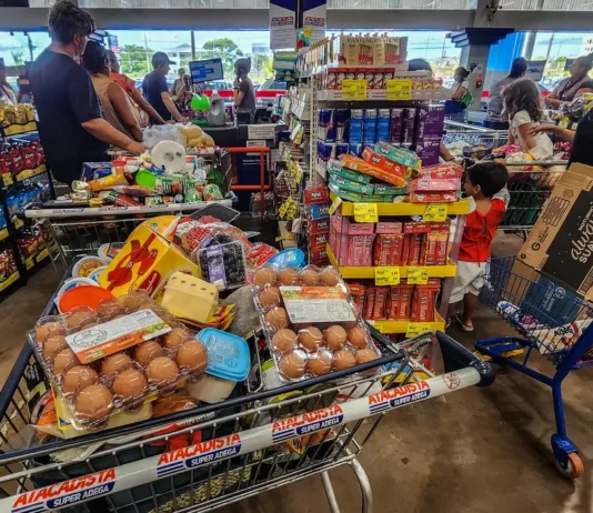 Preço dos alimentos: o que ficou mais caro e o que barateou na prévia da inflação de outubro