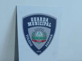 Homem é detido por populares após tentativa de roubo de celular com faca em Toledo