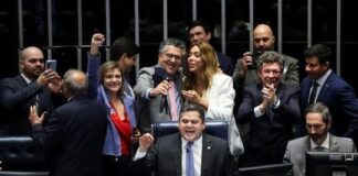 Senado aprova fim da escala 6×1.