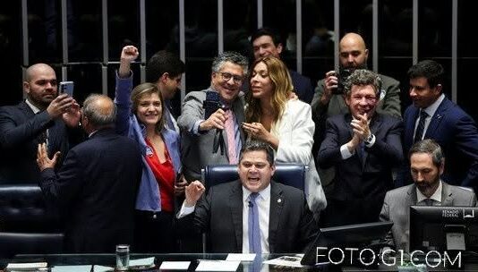 Senado aprova fim da escala 6×1.